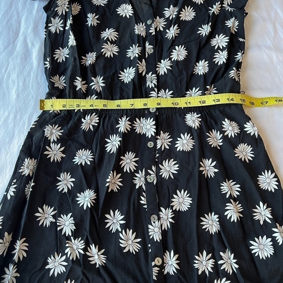 J Jill Black size S Dress Black with White Daisies Button Front Ruffle Pockets - Picture 6 of 9